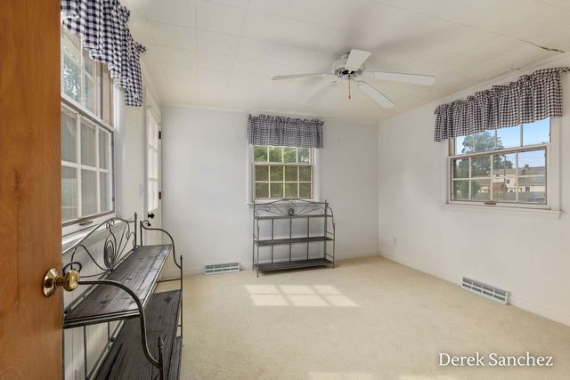 4674 Fennessy Street Sw, City Of Walker, MI 49534
