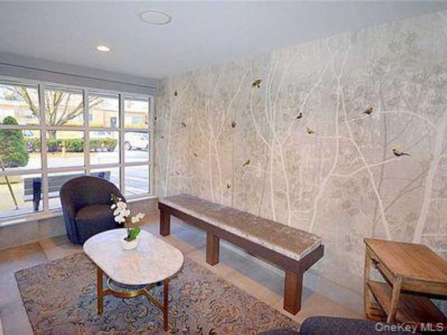 100 cuttermill Road 4V, Great Neck, NY 11021