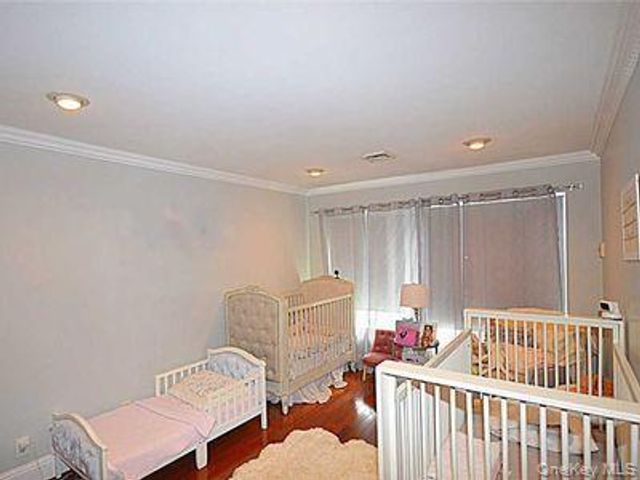 100 cuttermill Road 4V, Great Neck, NY 11021