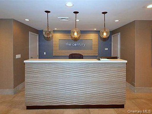 100 cuttermill Road 4V, Great Neck, NY 11021
