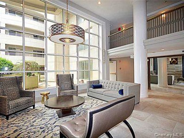 100 cuttermill Road 4V, Great Neck, NY 11021
