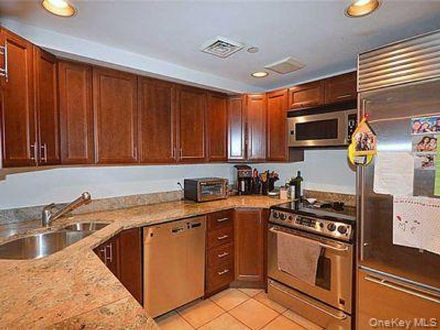 100 cuttermill Road 4V, Great Neck, NY 11021