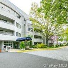 100 cuttermill Road 4V, Great Neck, NY 11021