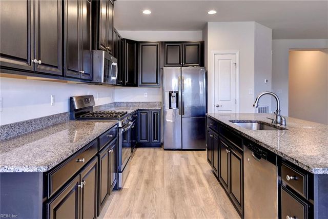 306 Oak Hill LN, Smithfield, VA 23430