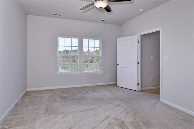 306 Oak Hill LN, Smithfield, VA 23430