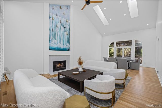7102 Alta Vista Drive, West Bloomfield, MI 48322
