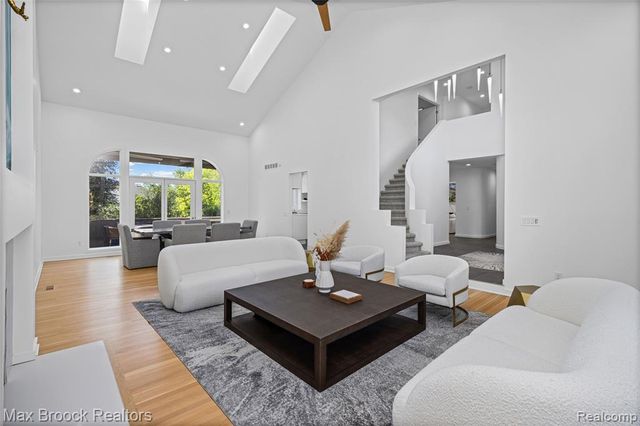 7102 Alta Vista Drive, West Bloomfield, MI 48322