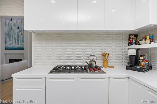 7102 Alta Vista Drive, West Bloomfield, MI 48322