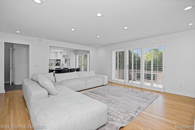 7102 Alta Vista Drive, West Bloomfield, MI 48322
