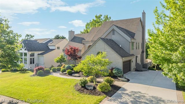 7102 Alta Vista Drive, West Bloomfield, MI 48322