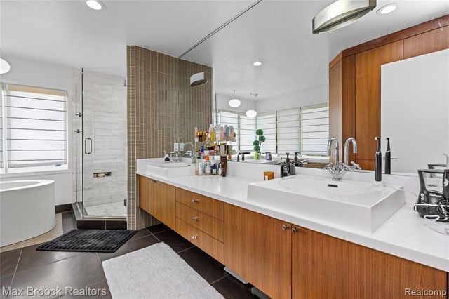 7102 Alta Vista Drive, West Bloomfield, MI 48322