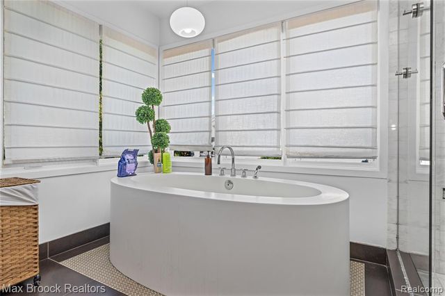 7102 Alta Vista Drive, West Bloomfield, MI 48322
