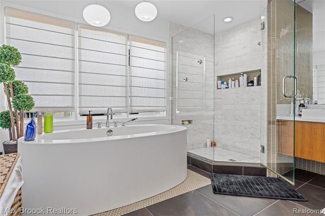 7102 Alta Vista Drive, West Bloomfield, MI 48322