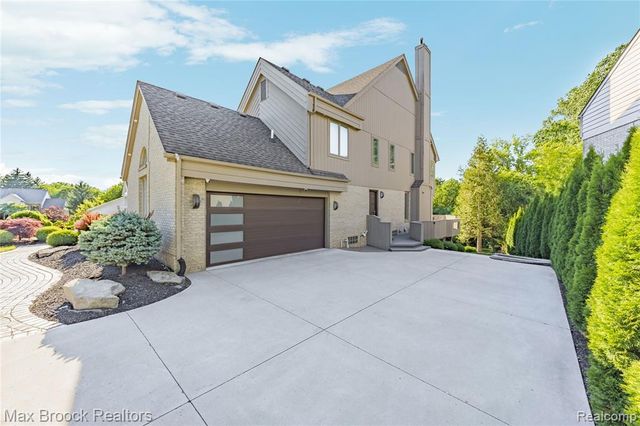 7102 Alta Vista Drive, West Bloomfield, MI 48322