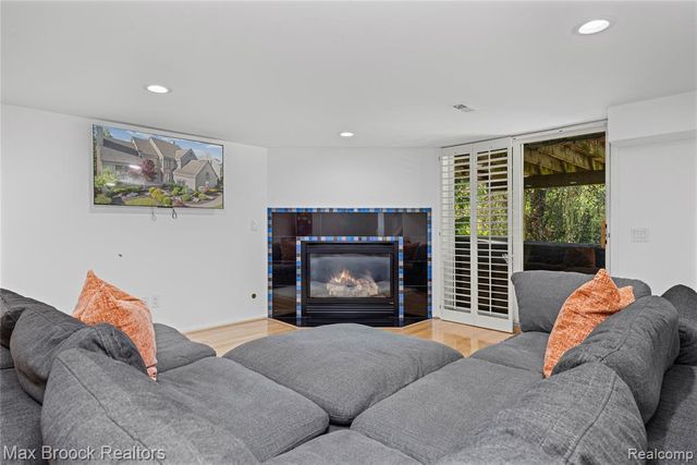 7102 Alta Vista Drive, West Bloomfield, MI 48322