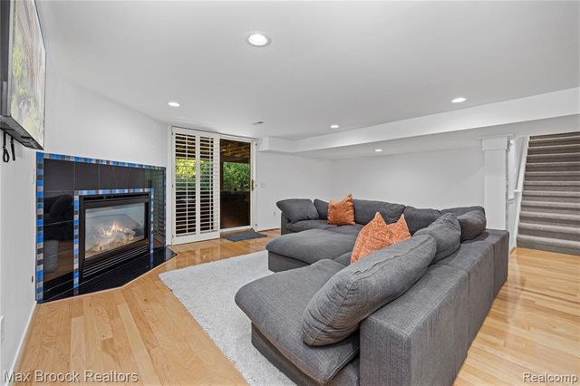 7102 Alta Vista Drive, West Bloomfield, MI 48322