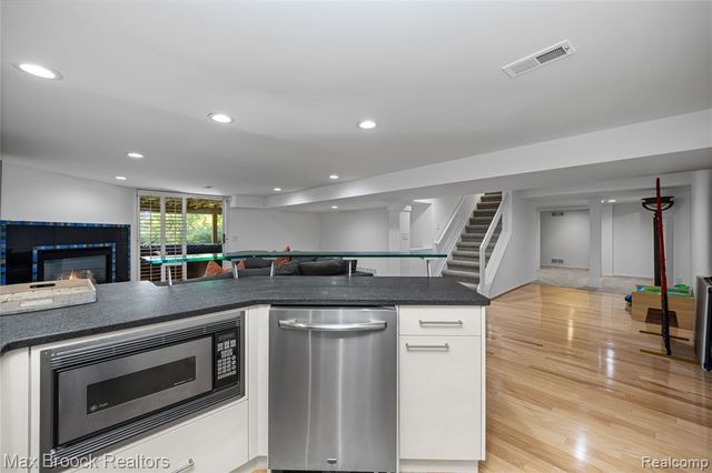 7102 Alta Vista Drive, West Bloomfield, MI 48322