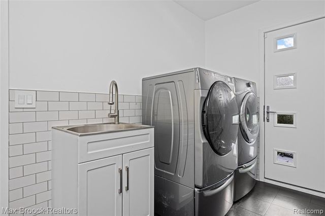 7102 Alta Vista Drive, West Bloomfield, MI 48322