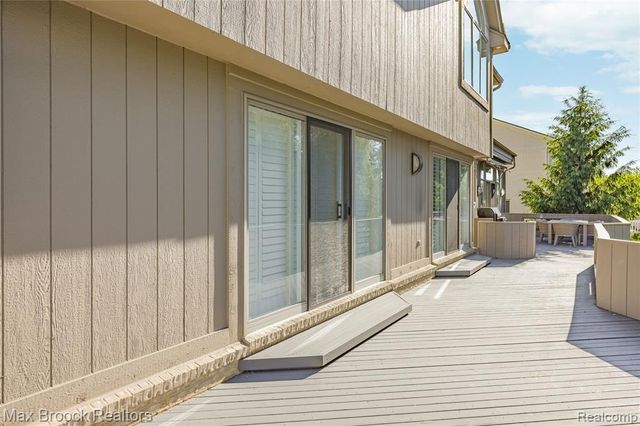 7102 Alta Vista Drive, West Bloomfield, MI 48322