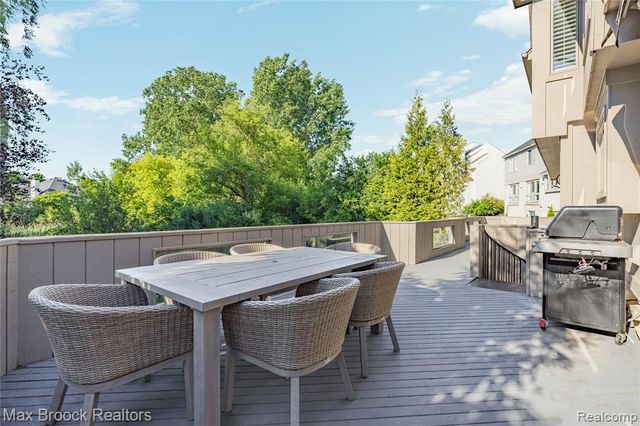 7102 Alta Vista Drive, West Bloomfield, MI 48322