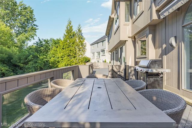 7102 Alta Vista Drive, West Bloomfield, MI 48322