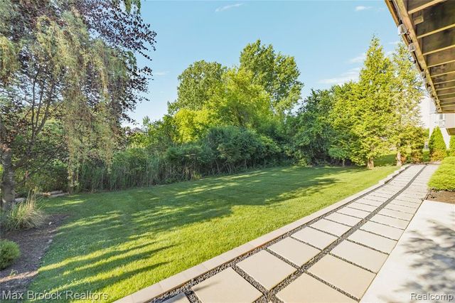 7102 Alta Vista Drive, West Bloomfield, MI 48322