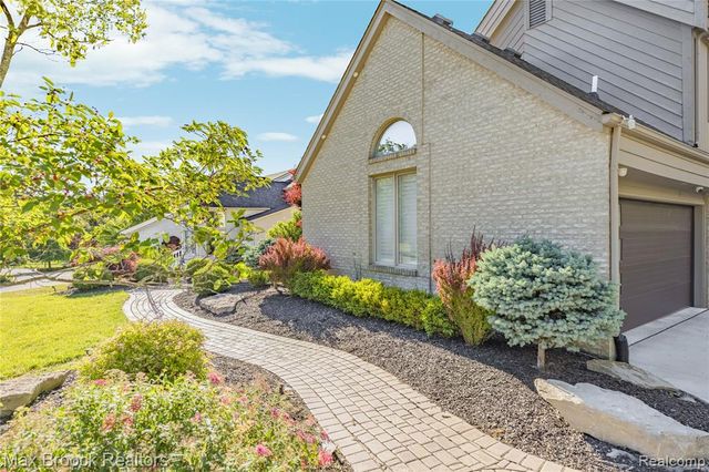 7102 Alta Vista Drive, West Bloomfield, MI 48322