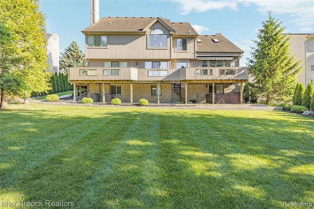 7102 Alta Vista Drive, West Bloomfield, MI 48322