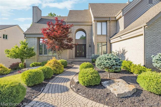 7102 Alta Vista Drive, West Bloomfield, MI 48322