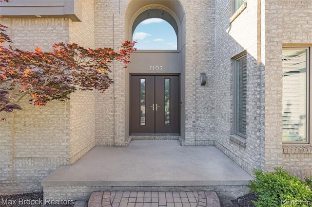 7102 Alta Vista Drive, West Bloomfield, MI 48322
