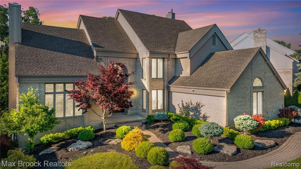 7102 Alta Vista Drive, West Bloomfield, MI 48322