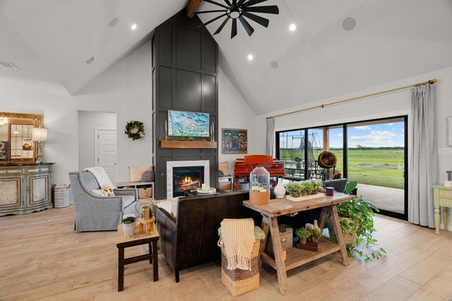 109 County Road 2696, Alvord, TX 76225