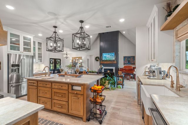 109 County Road 2696, Alvord, TX 76225