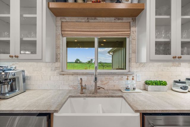 109 County Road 2696, Alvord, TX 76225