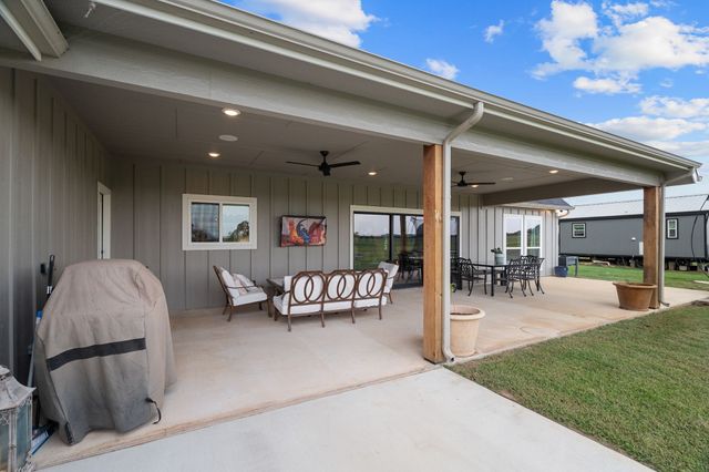 109 County Road 2696, Alvord, TX 76225