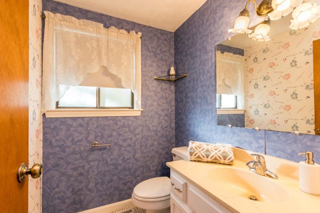 30 Weatherglass Lane, East Falmouth, MA 02536