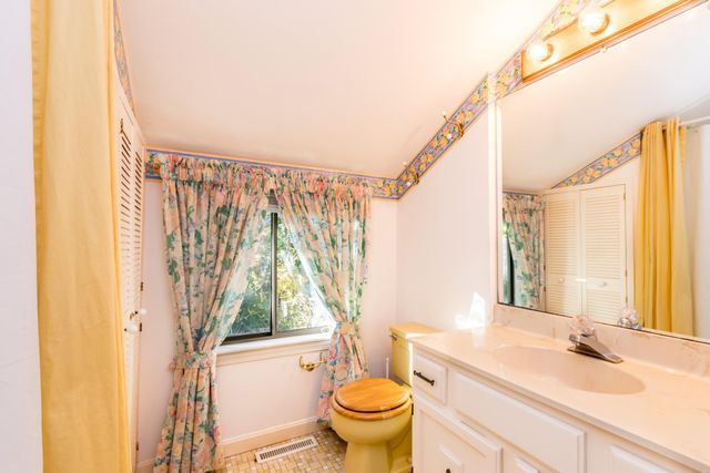 30 Weatherglass Lane, East Falmouth, MA 02536