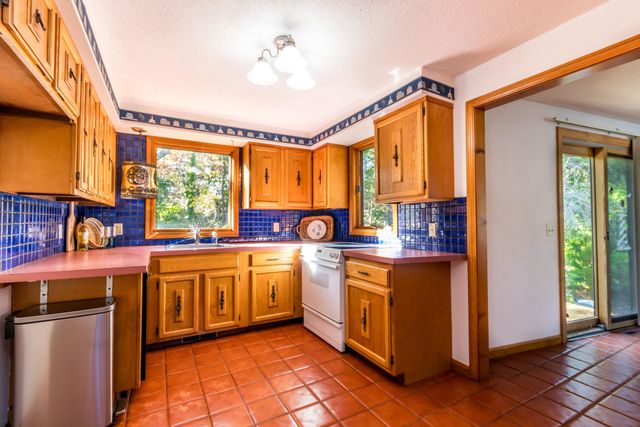 30 Weatherglass Lane, East Falmouth, MA 02536