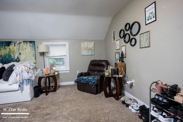 1017 Clinton Avenue, St Clair, MI 48079