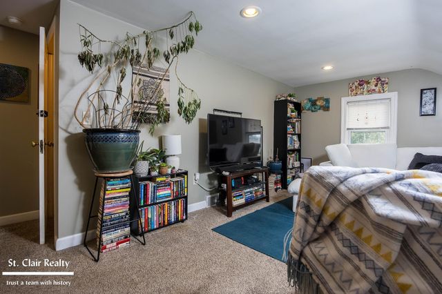 1017 Clinton Avenue, St Clair, MI 48079