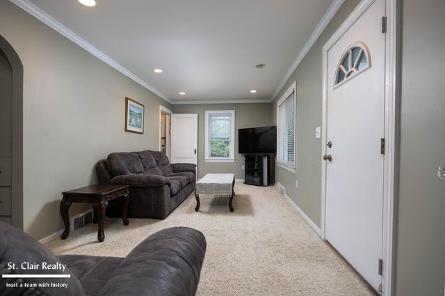 1017 Clinton Avenue, St Clair, MI 48079
