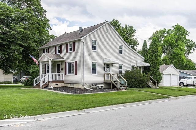1017 Clinton Avenue, St Clair, MI 48079