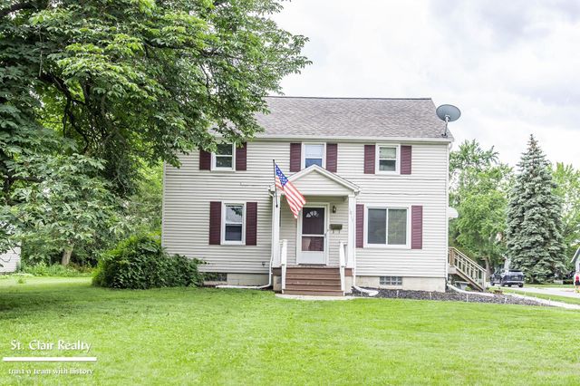 1017 Clinton Avenue, St Clair, MI 48079
