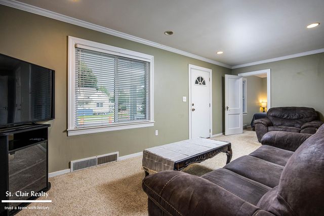 1017 Clinton Avenue, St Clair, MI 48079