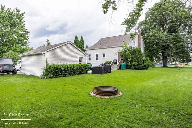 1017 Clinton Avenue, St Clair, MI 48079