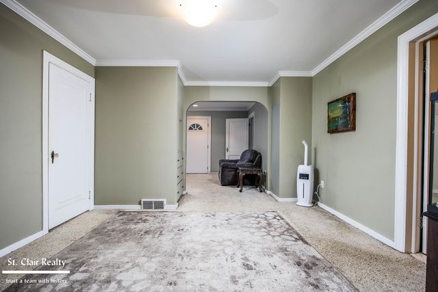 1017 Clinton Avenue, St Clair, MI 48079