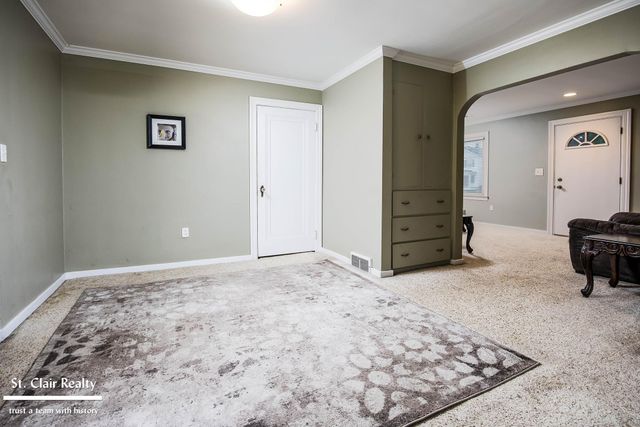 1017 Clinton Avenue, St Clair, MI 48079