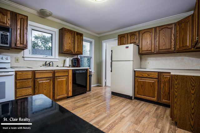 1017 Clinton Avenue, St Clair, MI 48079