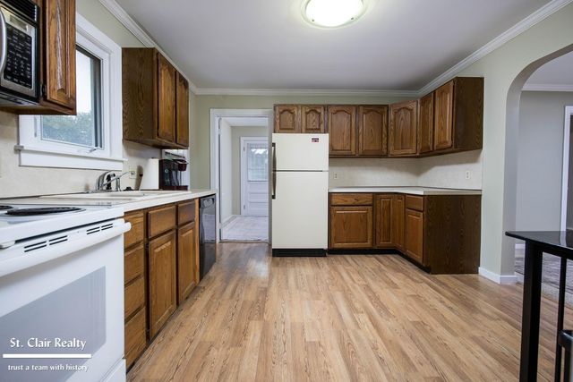 1017 Clinton Avenue, St Clair, MI 48079