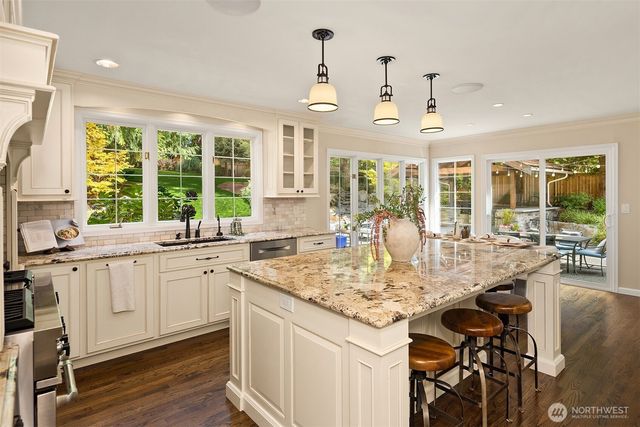22008 NE 66th Place, Redmond, WA 98053